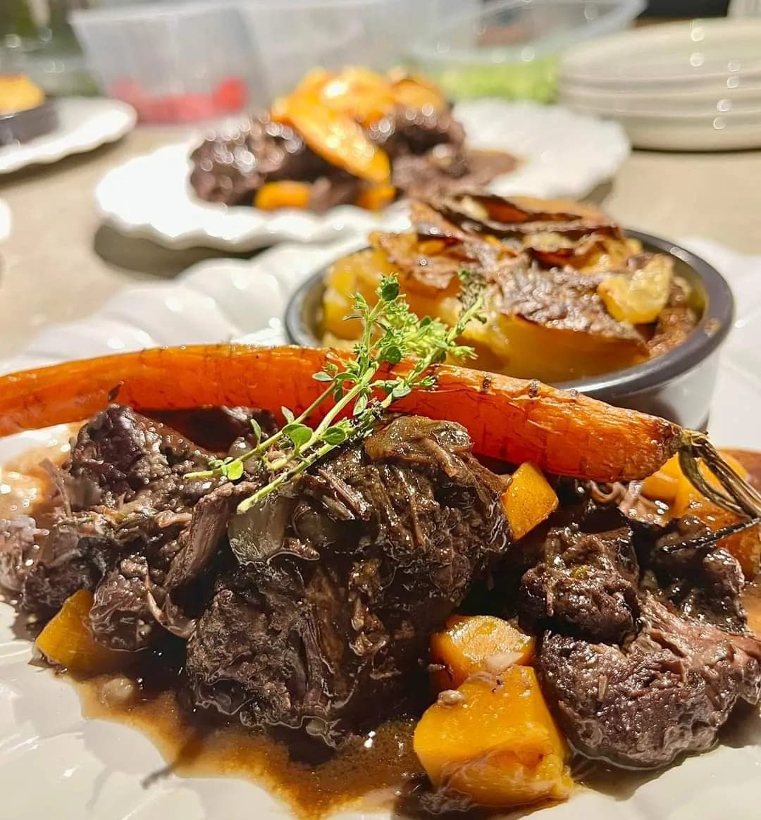 Bœuf braisé, carotte rôtie et brin de thym